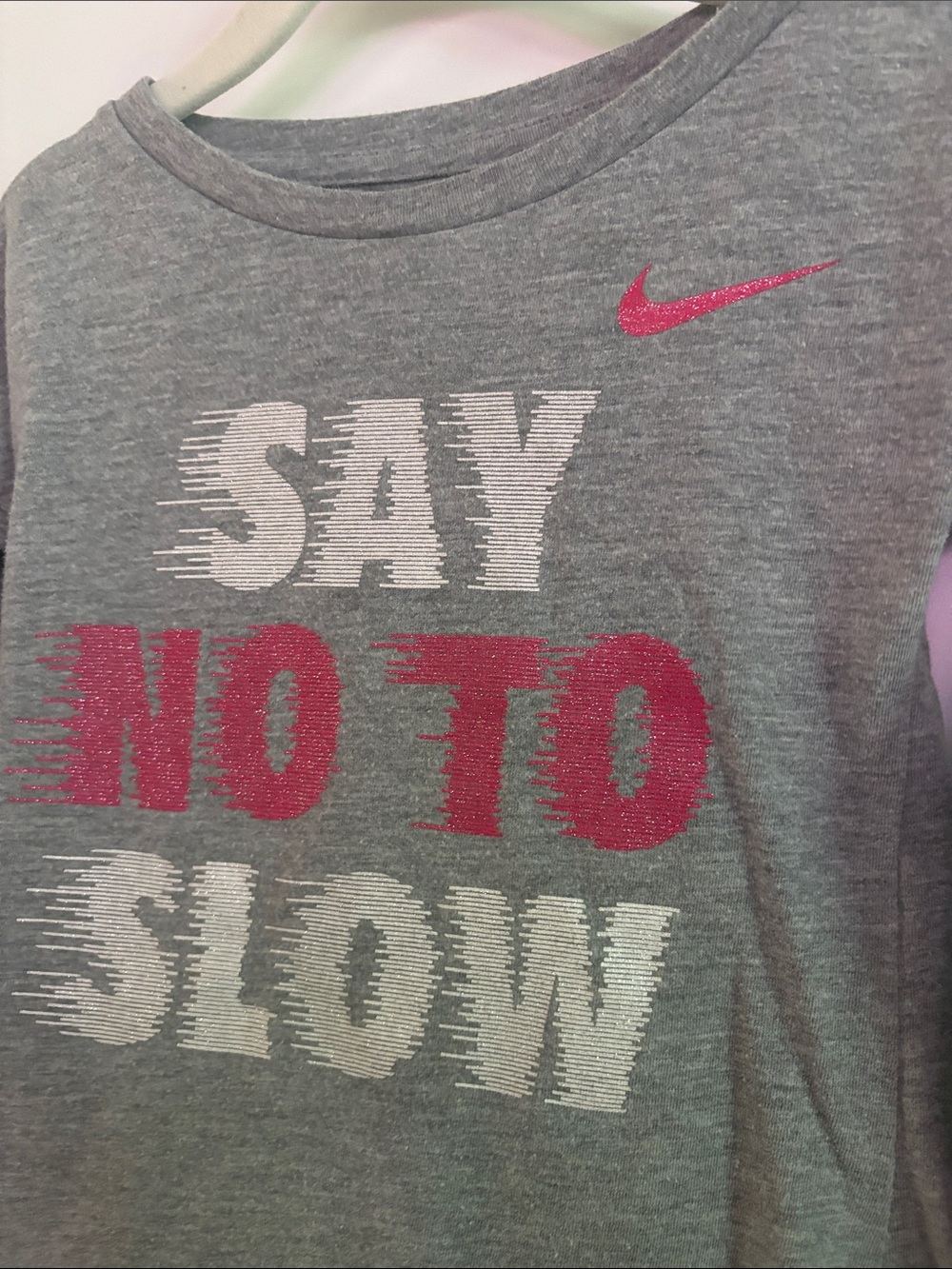 Toddler Girl NIKE 'Say No To Slow' Long Sleeve Shirt - Gray/Pink Sparkles 2T - Picture 2 of 4